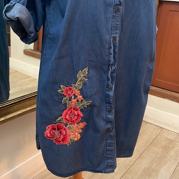 Speed Control Denim Dress with Floral Appliqué - Picture 6 of 17